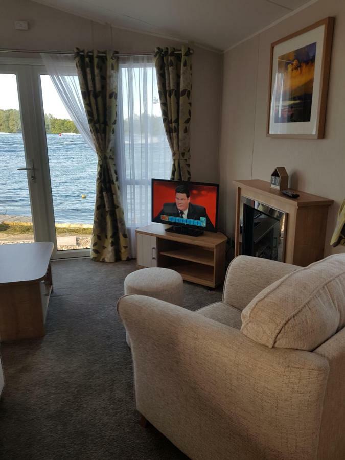 Dees Hot Tub Breaks At Tattershall Lakes Jet Ski 4 Esterno foto