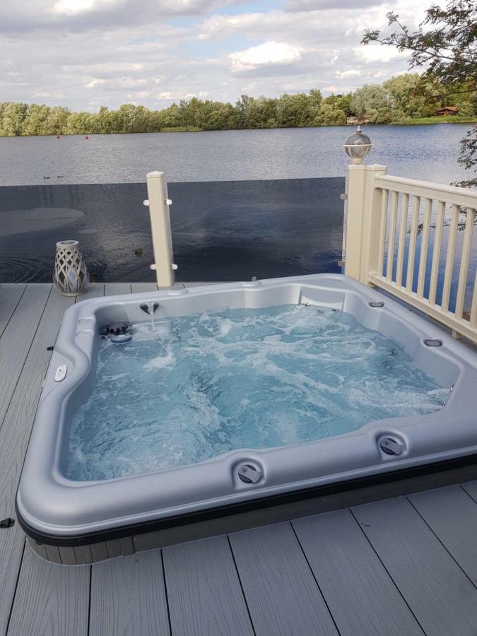 Dees Hot Tub Breaks At Tattershall Lakes Jet Ski 4 Esterno foto