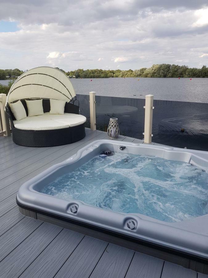 Dees Hot Tub Breaks At Tattershall Lakes Jet Ski 4 Esterno foto